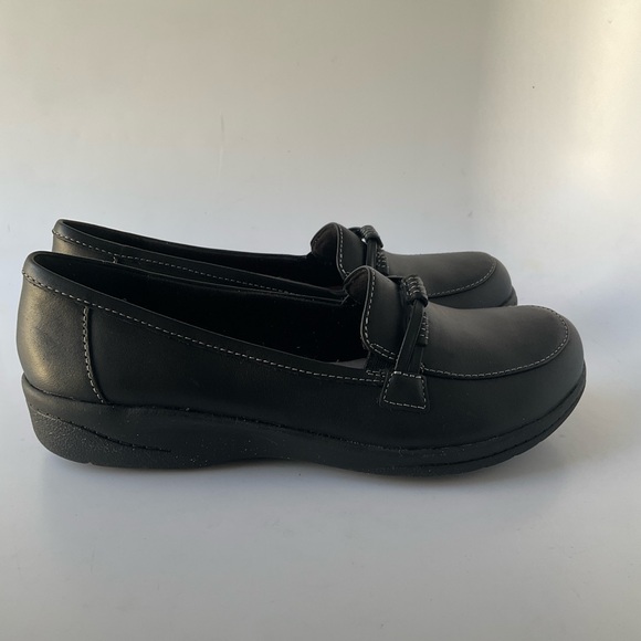 NEW Clarks Cheyn Millie Women's Black Leather Loafers Size 7 M - Picture 8 of 11